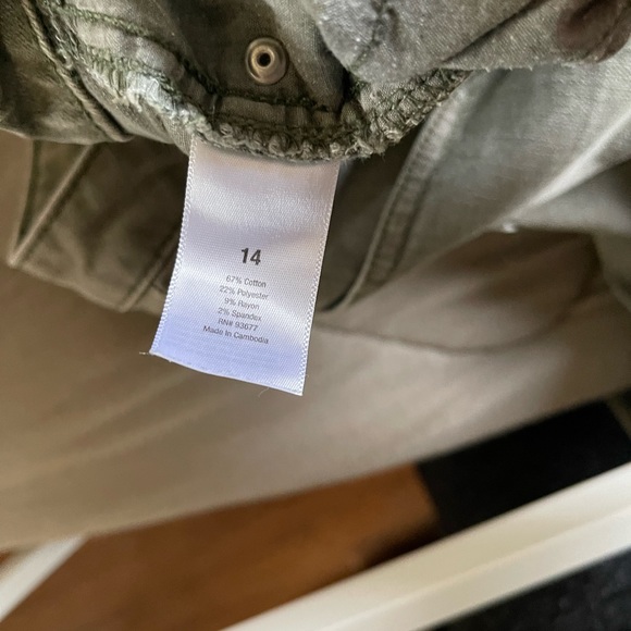 a.n.a. Distressed Green Jeggings Size 14 - Picture 2 of 3